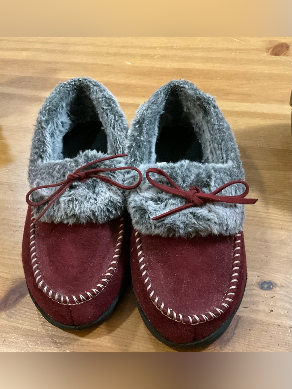 Dena Lives: Fuzzy warm Faux Fur Lined Burgundy Suede Moccasin Slippers size 8.